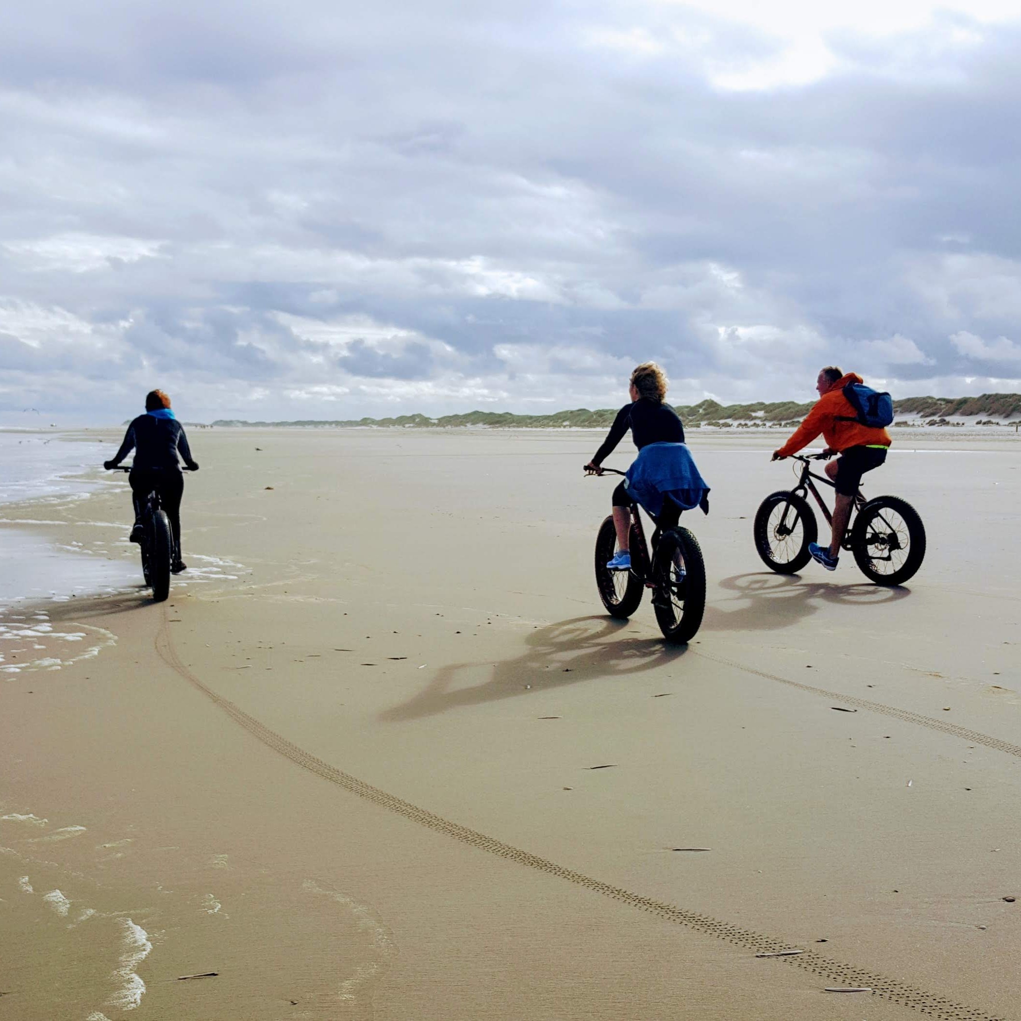 Fatbiken op het strand van Terschelling