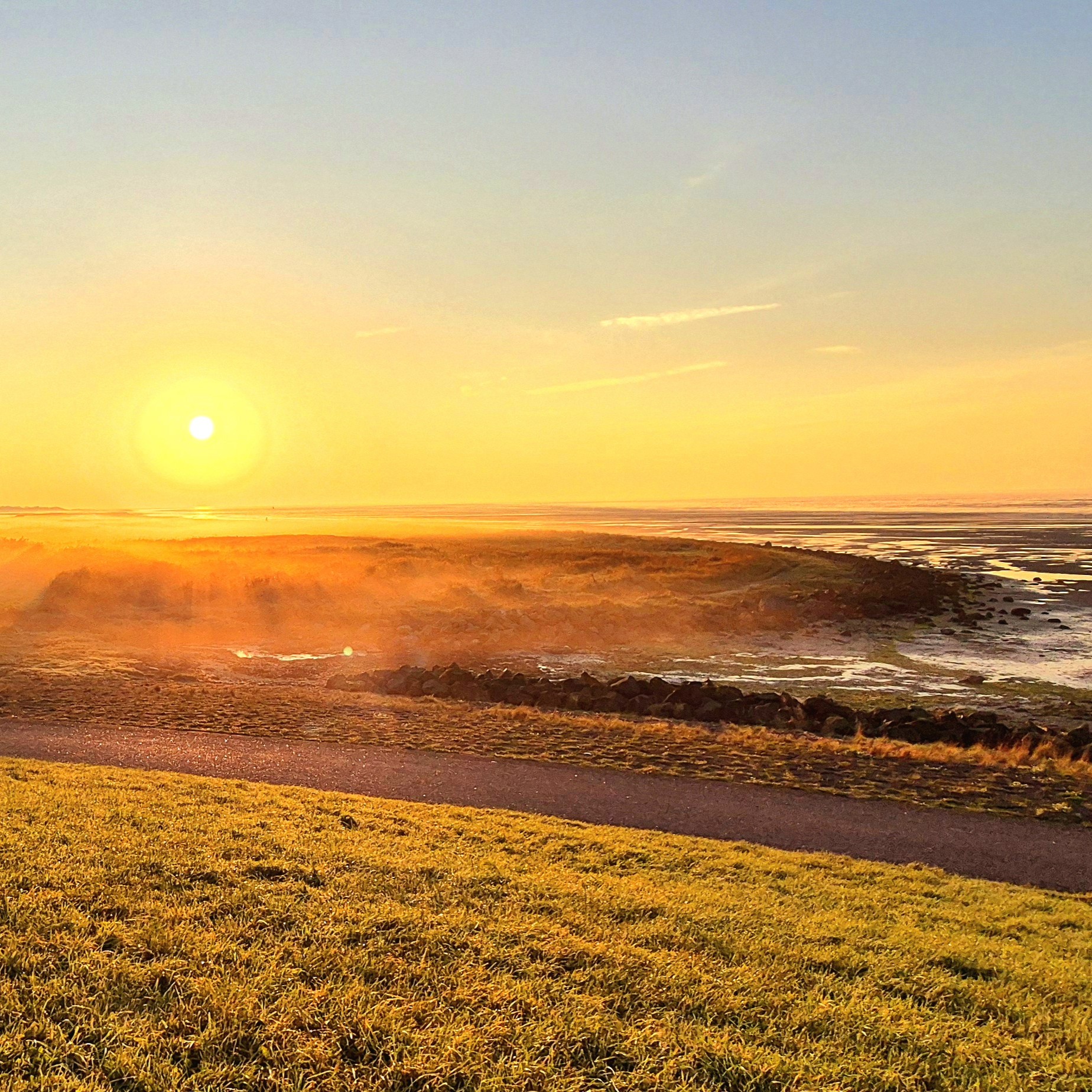 Zonsopkomst op Terschelling. Voor dag en dauw op pad op terschelling